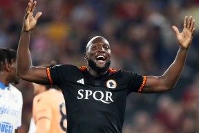 天博体育官网信誉好-罗马训练开放日；集结日伤情更新引欢呼；欧冠在即；团队化学反应显著