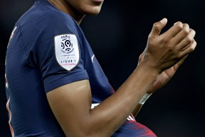 天博体育app官网下载-里昂加时末段回应争议，志在法甲名次提升，态度坚定，身体对抗强度拉满