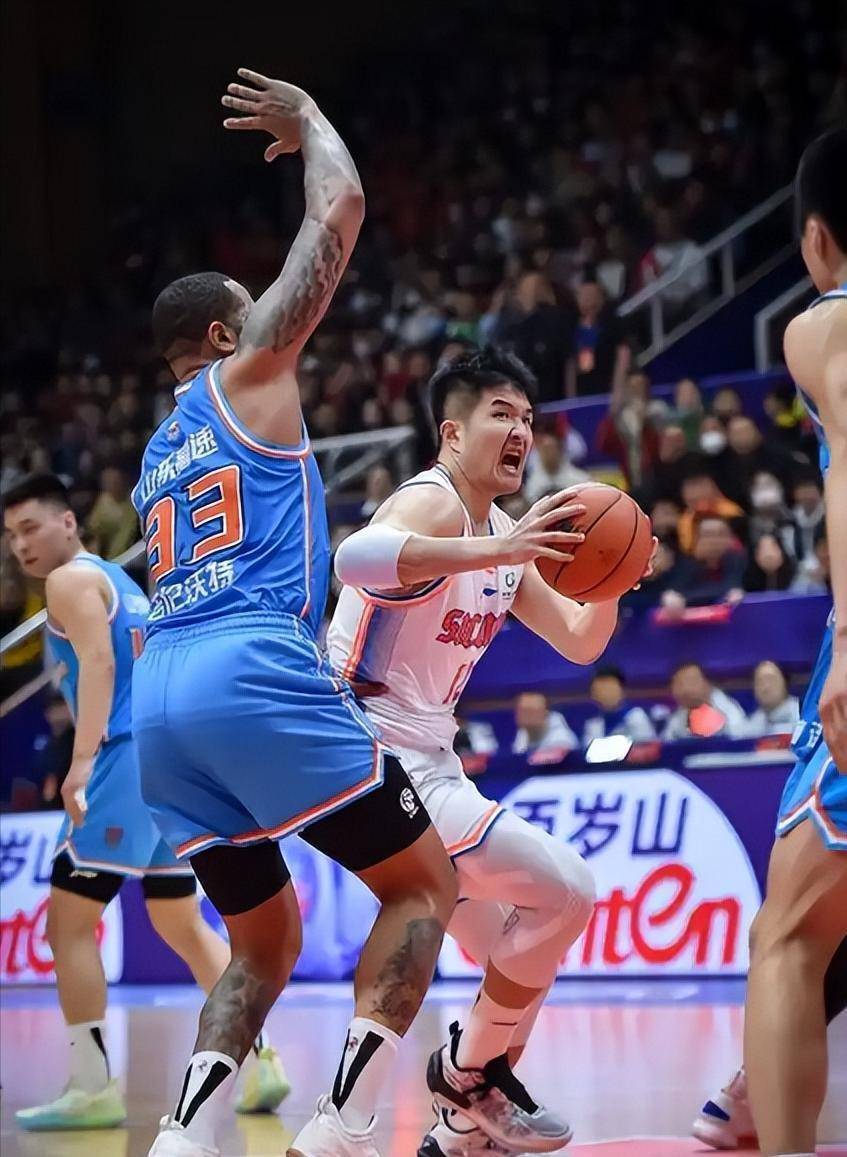 里程碑夜！纽卡斯尔回应争议；CBA常规赛关键时刻刷纪录；质疑声仍在；年轻球员得到机会