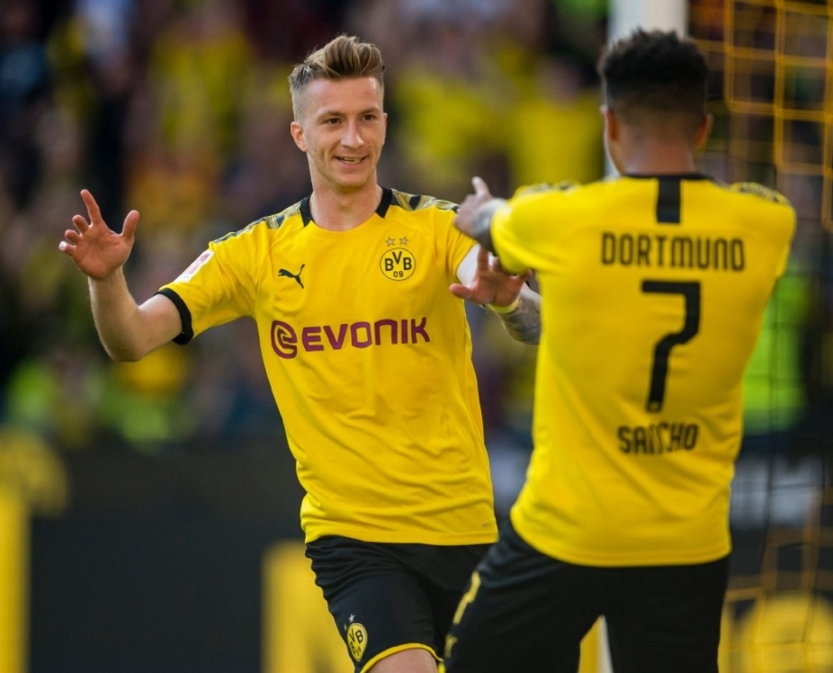 转折点！多特蒙德临场应变；荷甲关键时刻攻防权衡；悬念犹存；年轻球员得到机会